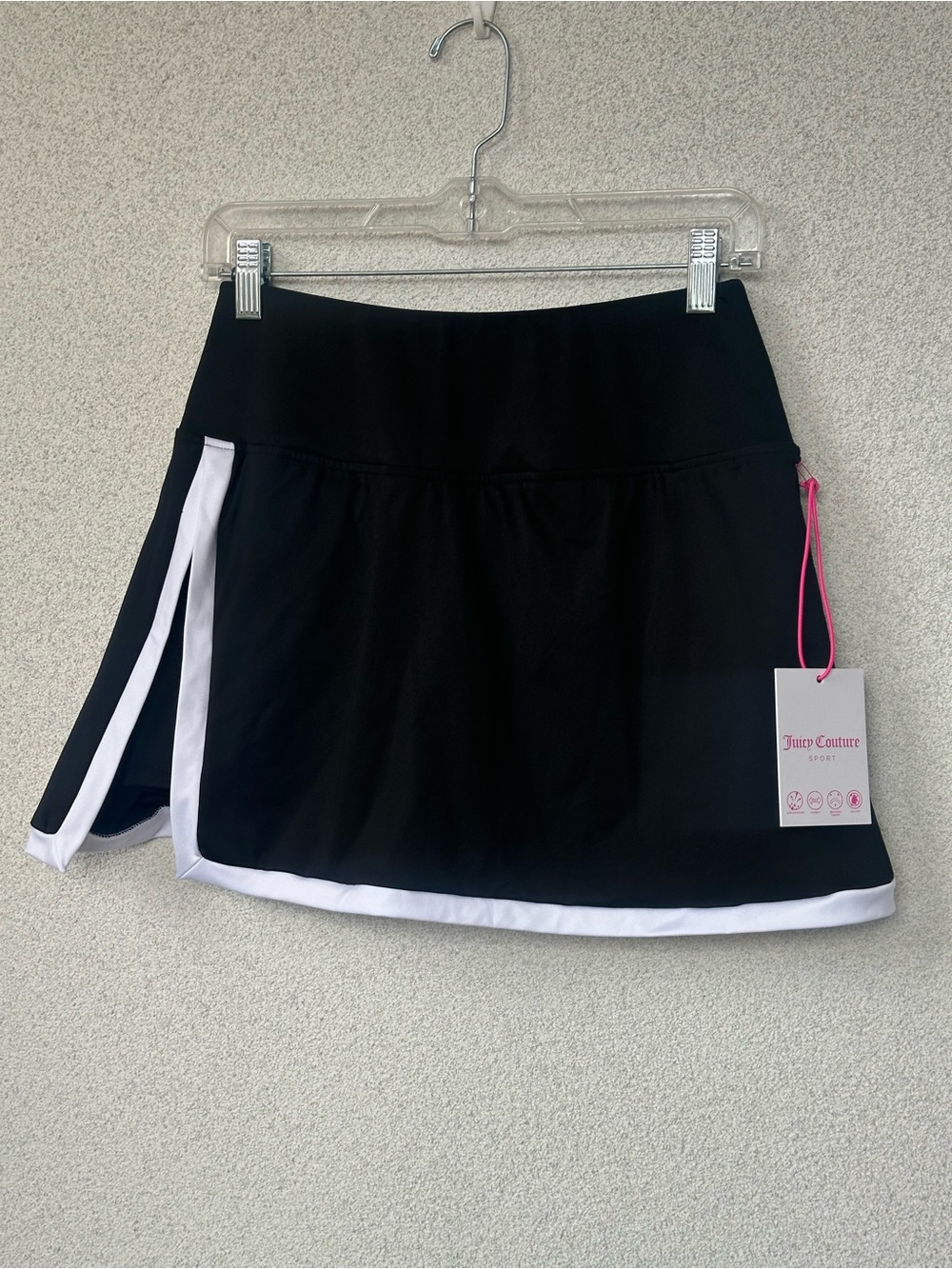 Juicy Couture Sport JJC229 Athletic Tennis Golf Skort – Liquorice (Black/White)